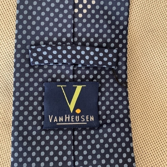 VAN HEUSEN 100% silk neck tie navy blue medium blue silver polka dot pattern - Picture 6 of 11